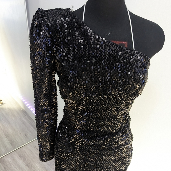 Black sequined maxi gown - Picture 2 of 12